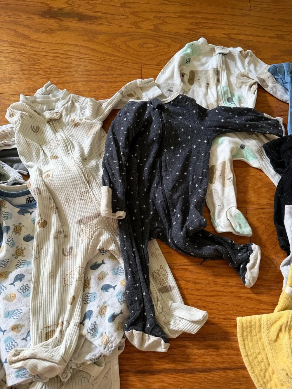 Lot of 29 baby boy Multi-Color Baby One-Piece Set with Hats 6-9 months m